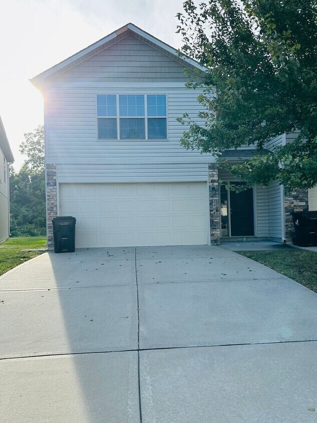 Foto principal - 3 Bed Townhome in Grain Valley