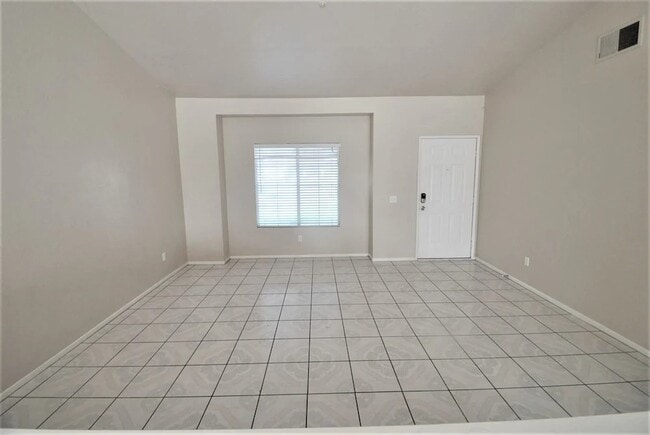 Building Photo - 2731 W Dawnview Dr