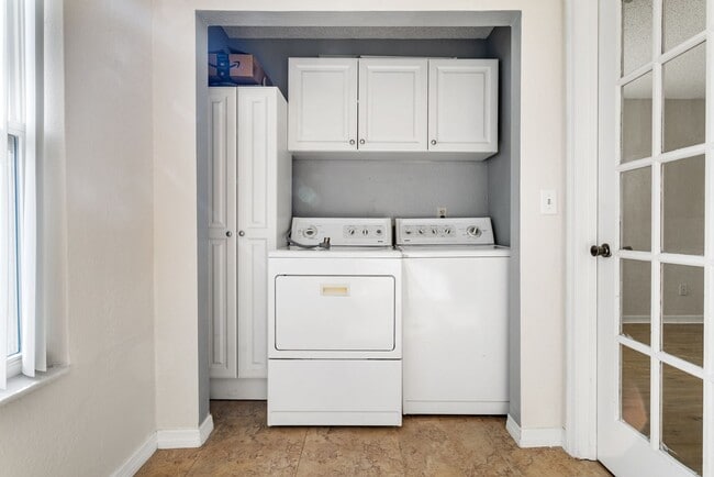 Photo - Venetian Place - 612 Apartment