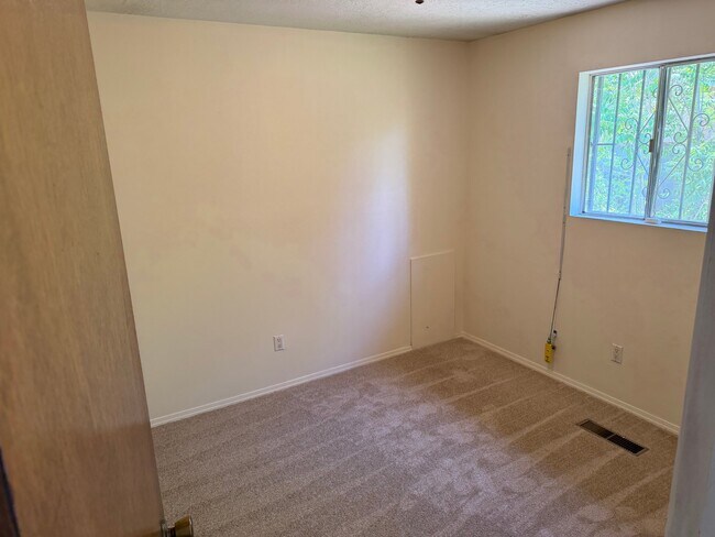 Building Photo - 1603 Ben San Ave