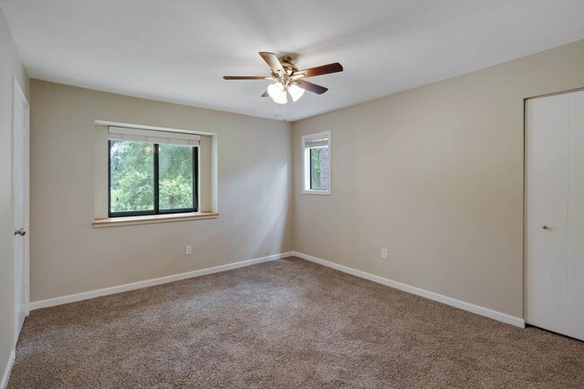 Building Photo - 1843 Fernspring Cove