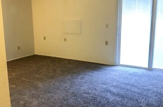 Foto del edificio - 100 W Mill Pond