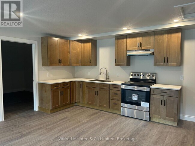 Photo du bâtiment - 380-380 1st Ave N
