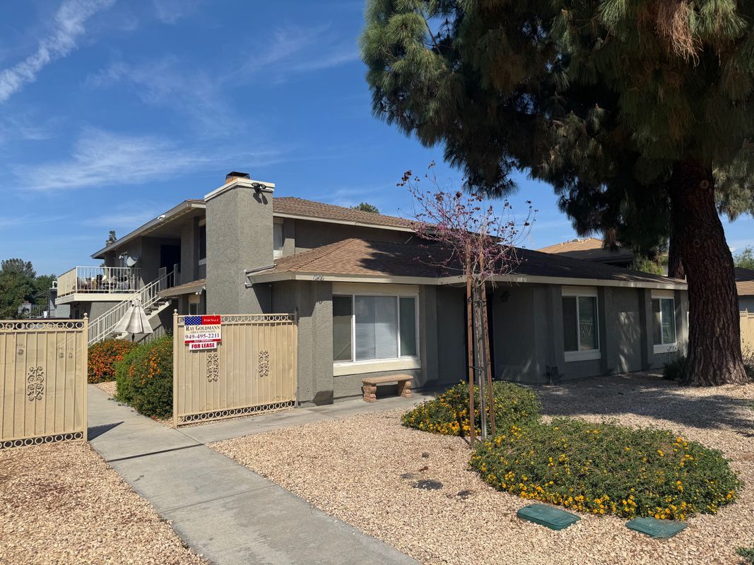 Primary Photo - 1209 Oxford Dr