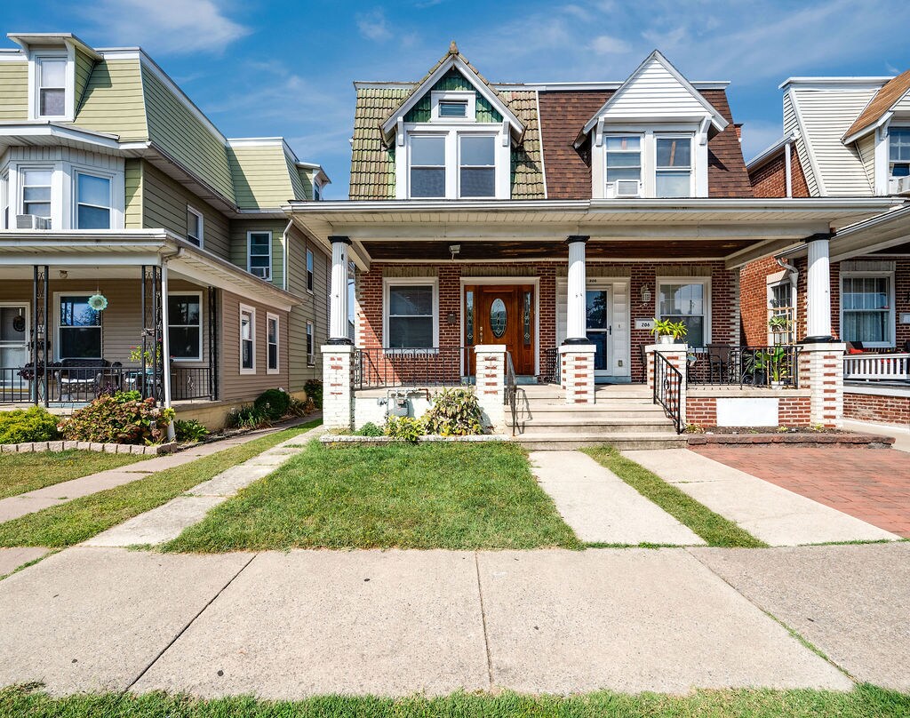 Foto principal - 204 N Miller St
