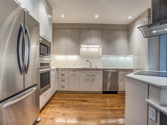 Building Photo - 3601 Turtle Creek Blvd