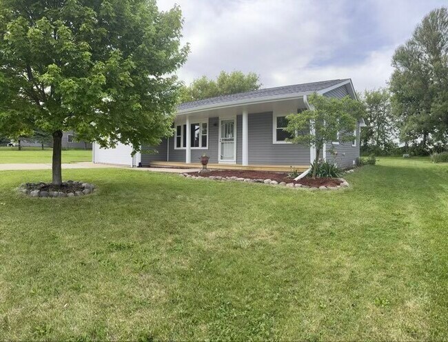 Building Photo - 203 Tamarack Hollow St SW