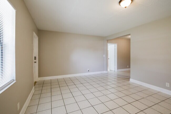 Foto del edificio - 1120 NW 17th Ave