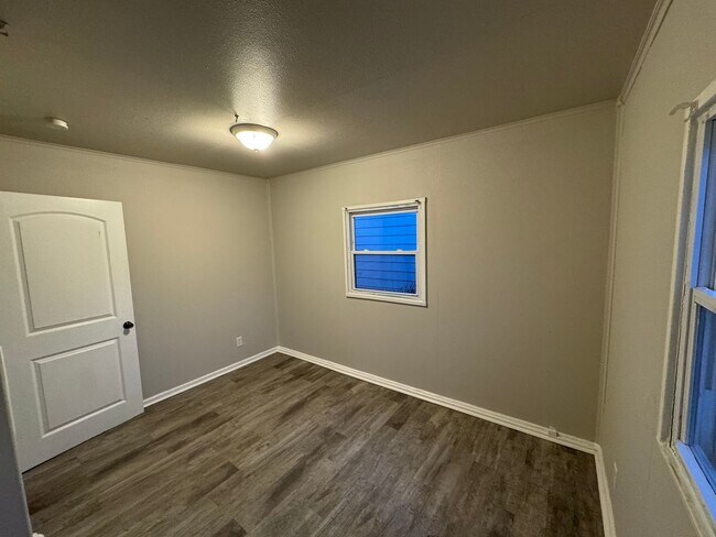 Foto del edificio - Modern 3Bedroom 1 Bath One-Level Home