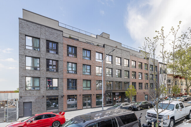 Alternate view. - 378 Weirfield St