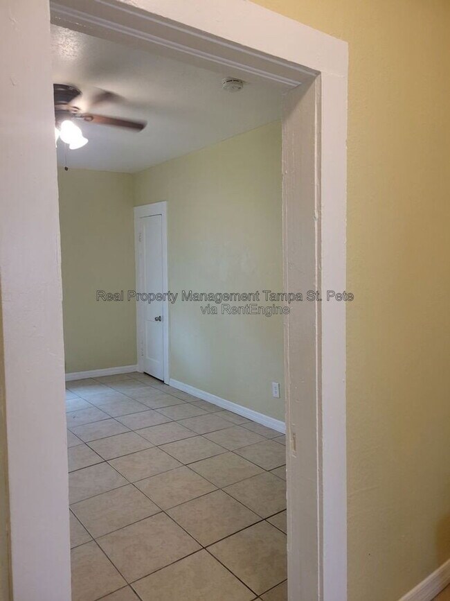Foto del edificio - 803 E Lake Ave