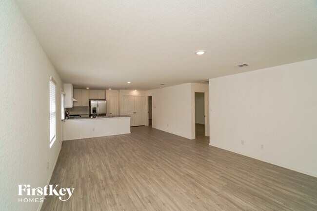 Foto del edificio - 10507 McClintock Dr