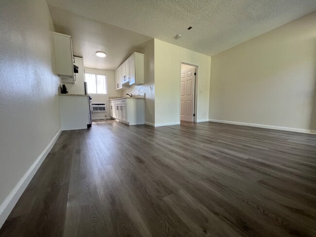 Foto del edificio - 7424 Radford Ave