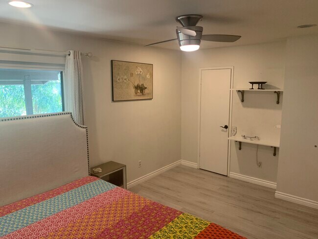 Foto del edificio - 7560 Corbin Ave