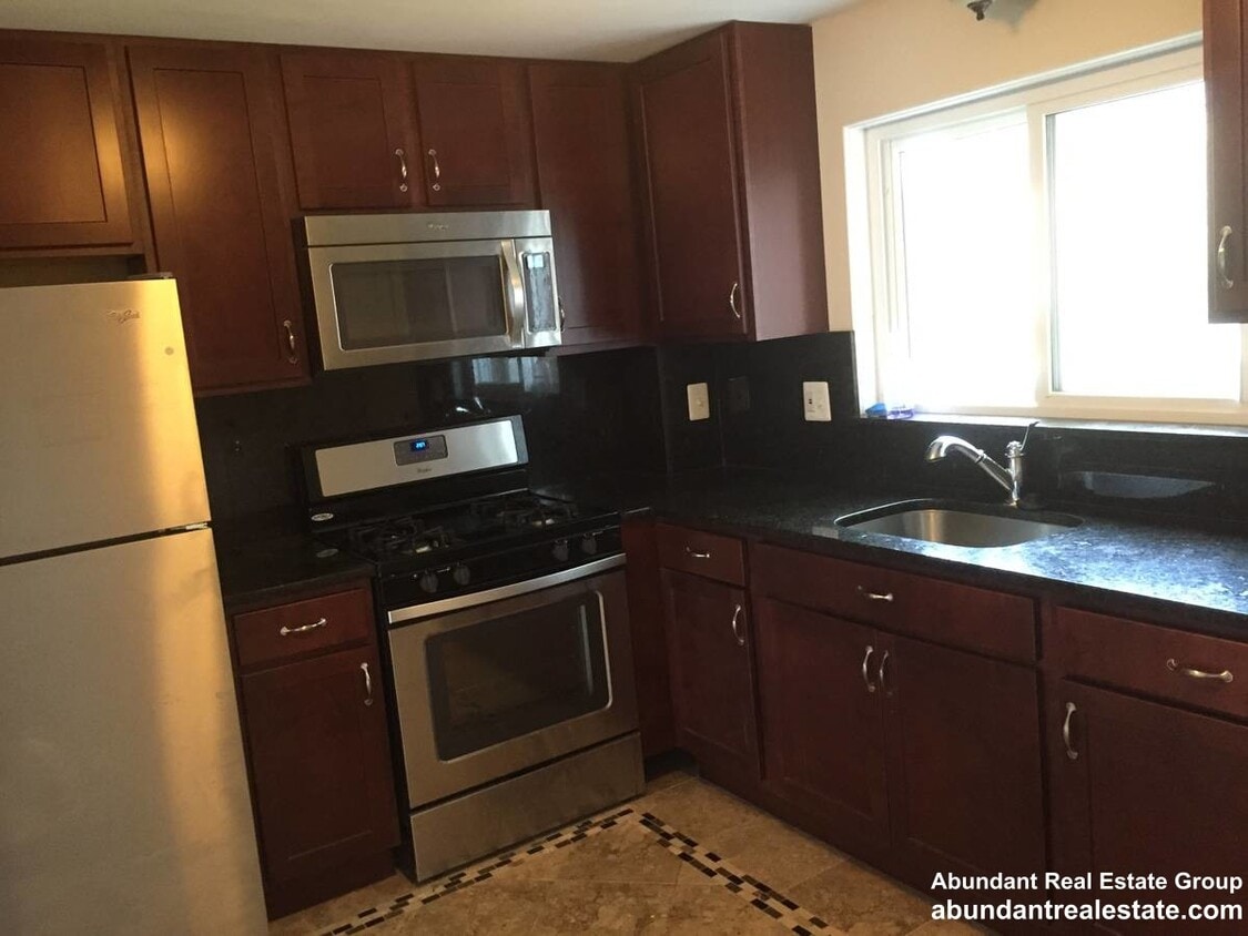 Photo - 17 Oxford Cir (Belmont, MA)