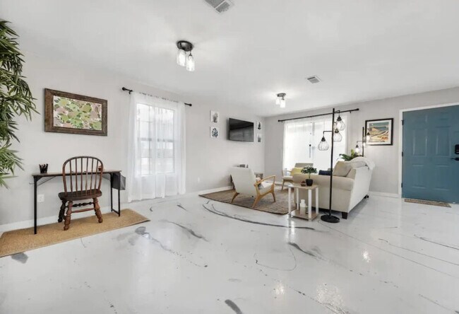 Foto del edificio - 2001 N 61st Ave