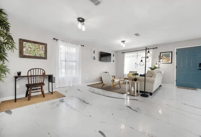 Building Photo - 2001 N 61st Ave