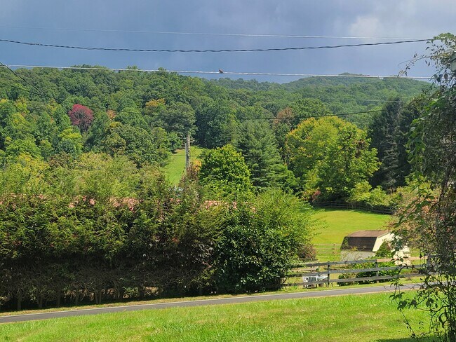 Foto del edificio - 1446 Camp Branch Rd