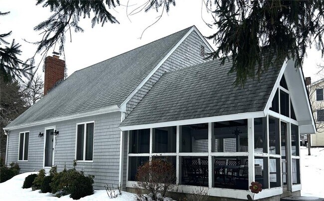 Foto del edificio - 630 Green Hill Beach Rd