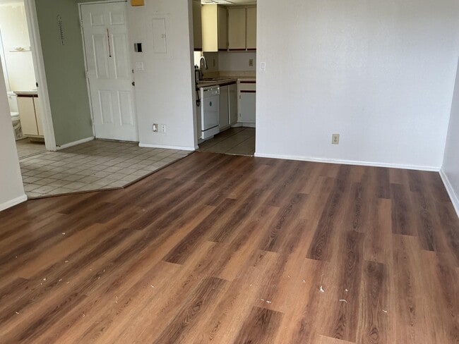 Building Photo - 1550 SE Royal Green Cir