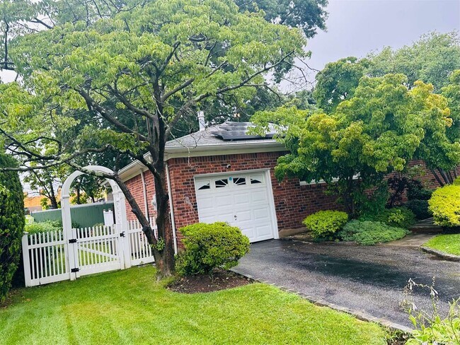Building Photo - 50 Felice Crescent