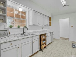 Building Photo - 2019 N Park Rd