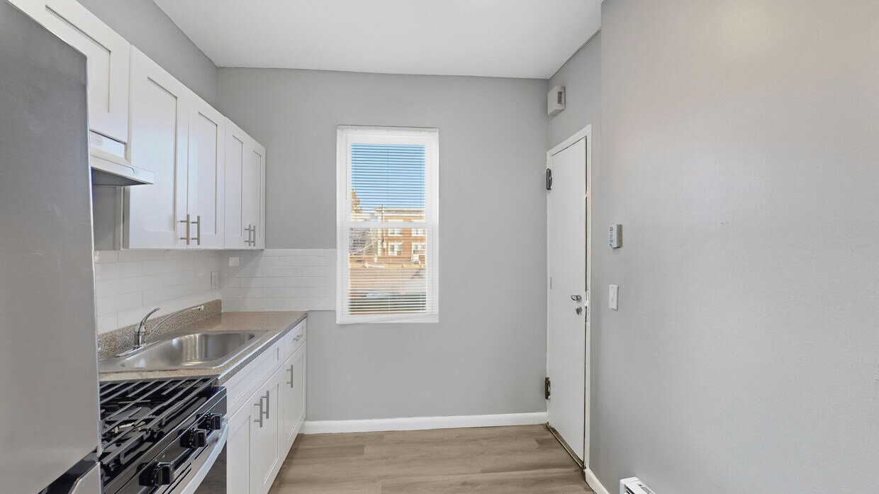 Foto principal - 972 McLean Ave