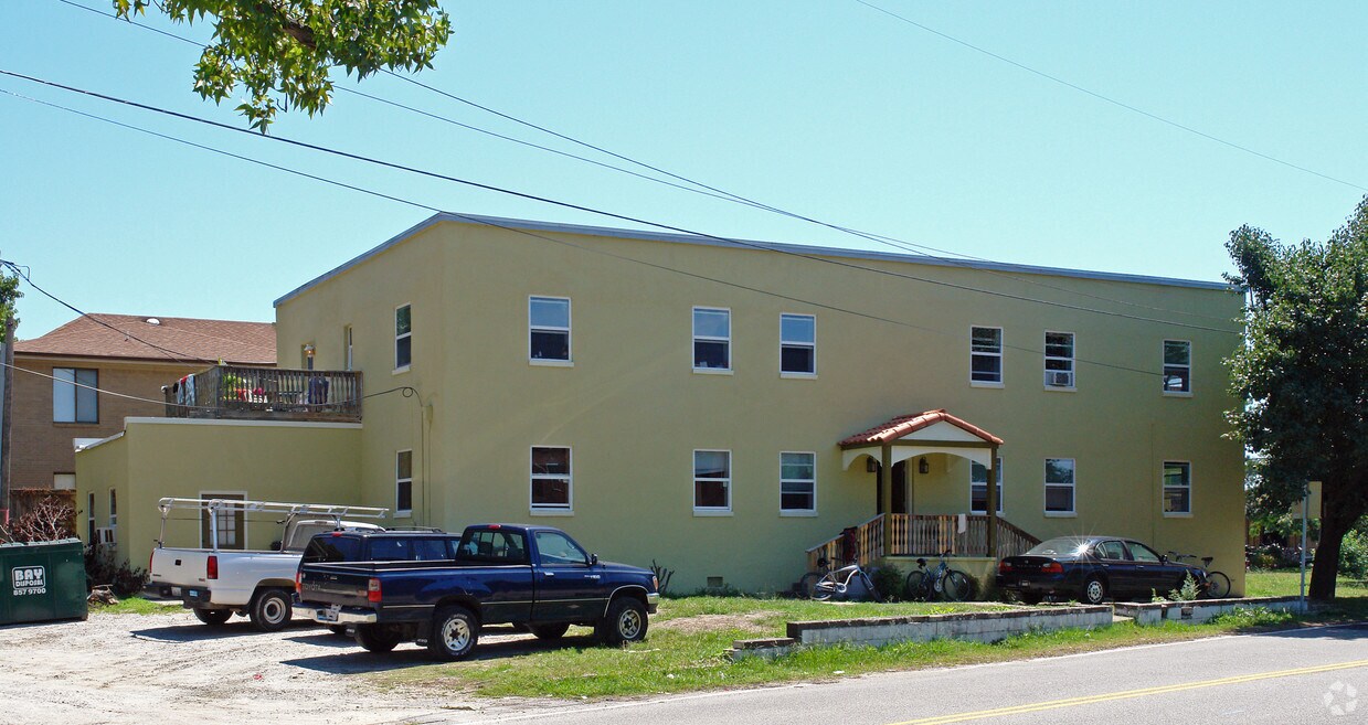 Primary Photo - 3200 Holly Rd