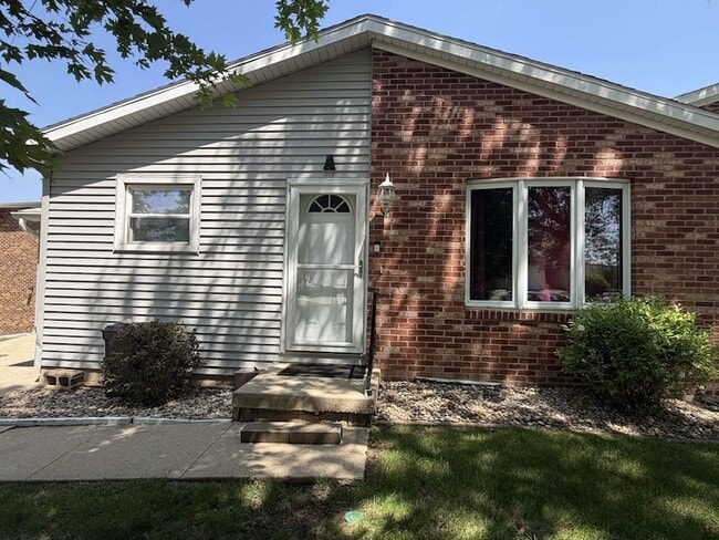 Building Photo - 1538 Hunt Dr