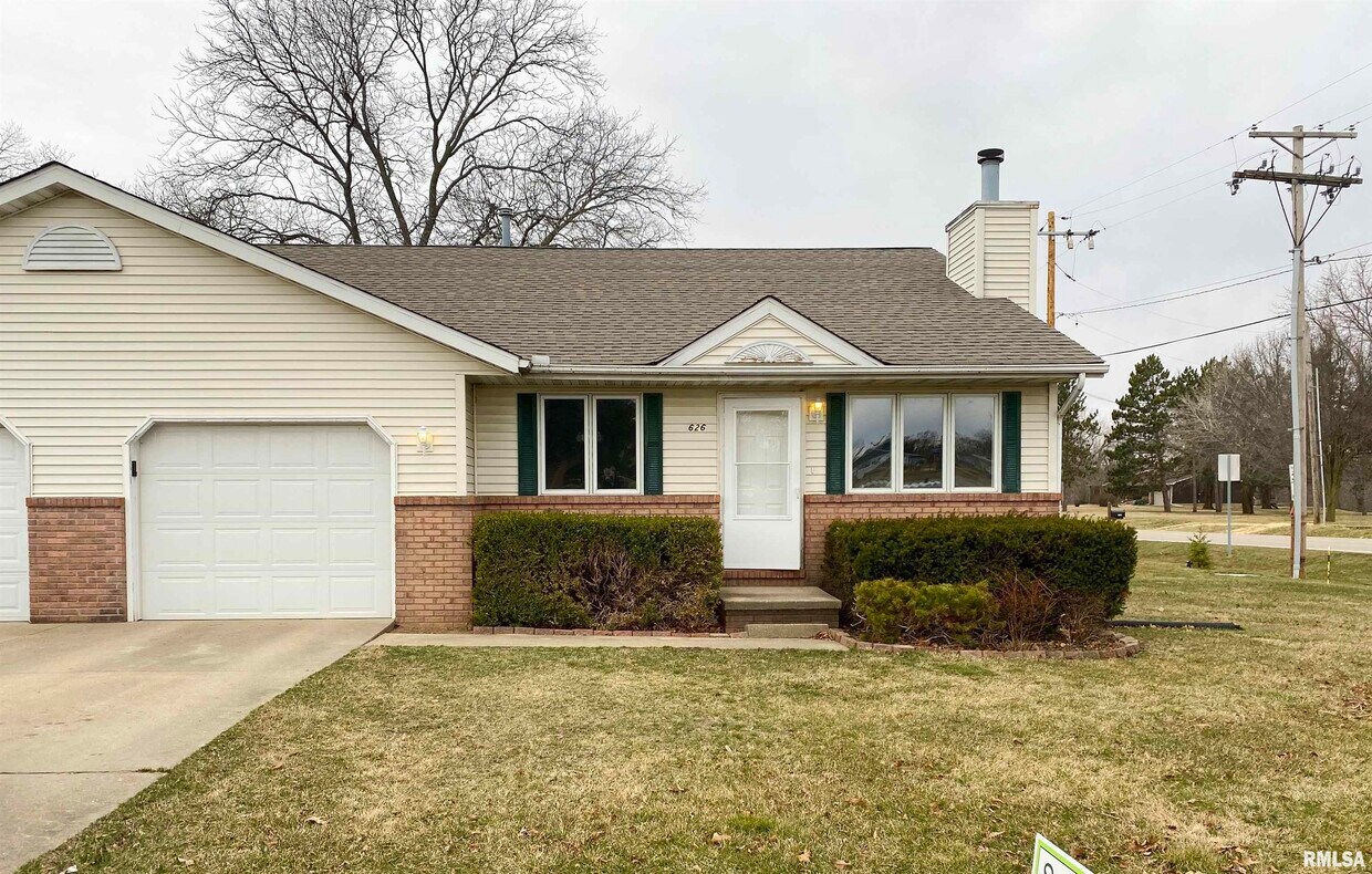 Primary Photo - 626 Woodland Knolls Rd