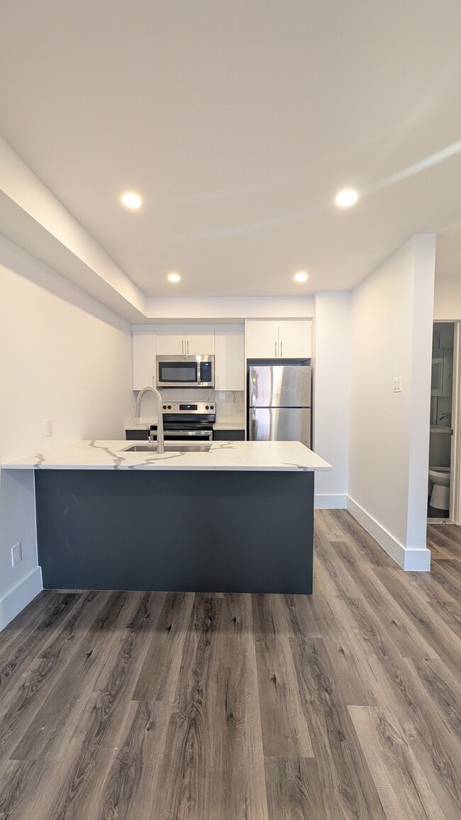 Photo du bâtiment - 2015 Av Elmhurst