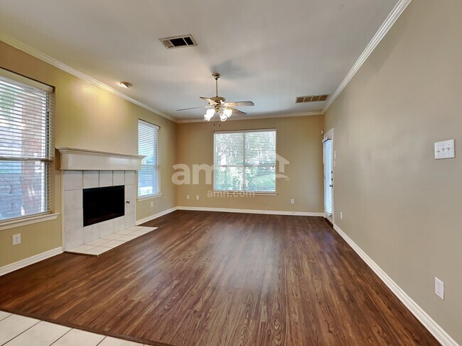 Building Photo - 310 Victory Ln