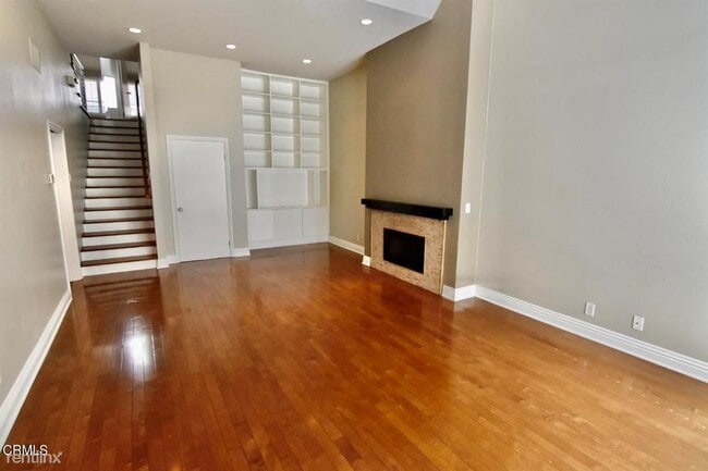 Building Photo - 3 br, 2.5 bath Townhome - 222 S Marengo Ave