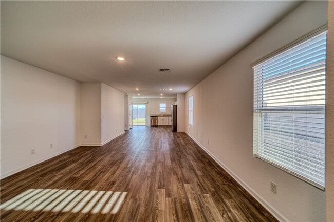 Building Photo - 2469 Pesuna Dr