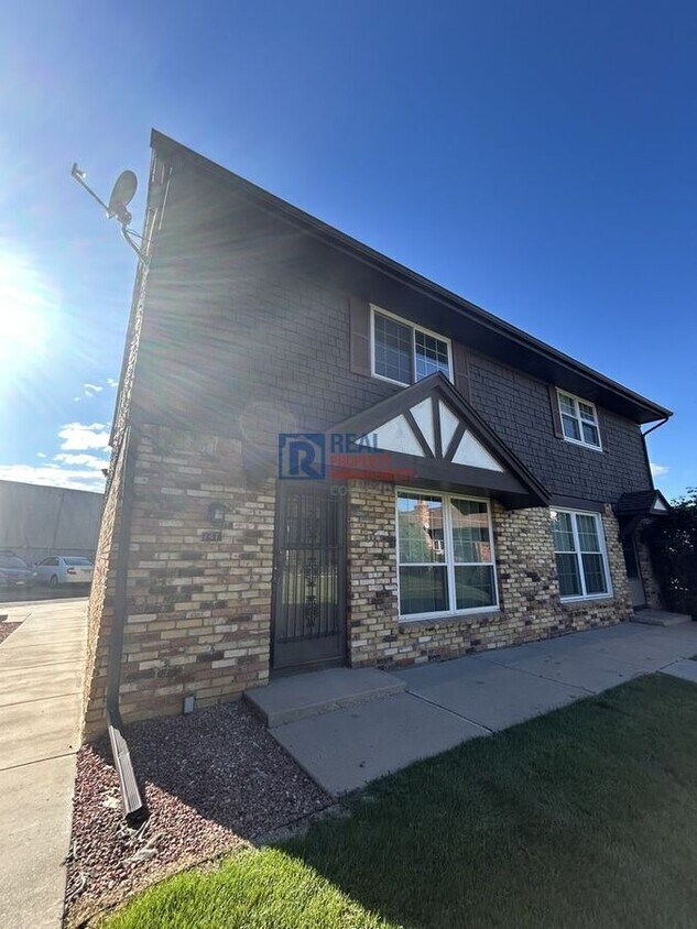 Photo - 3825 S Monaco Parkway-147