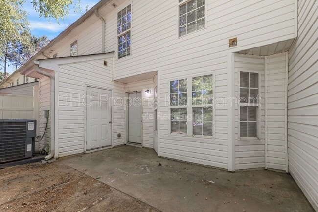 Foto del edificio - 5625 Strathmoor Manor Cir