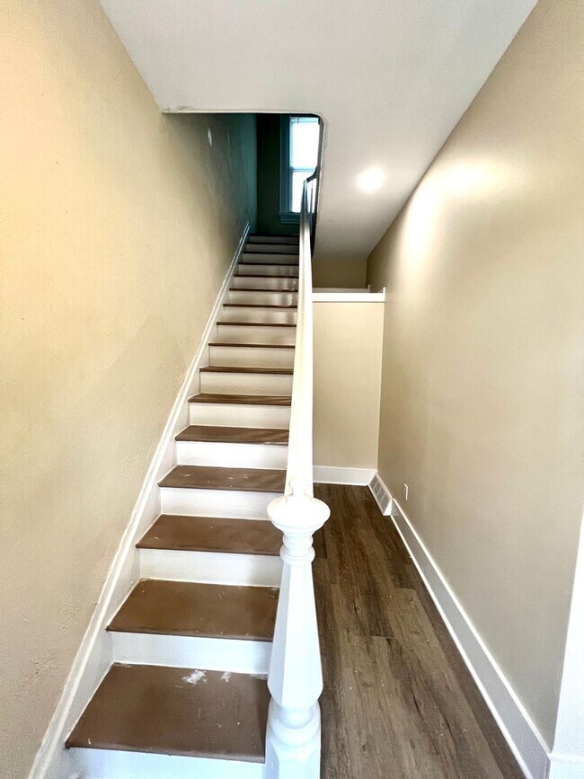 Foto del edificio - 933 - 320/322 Boggs Avenue