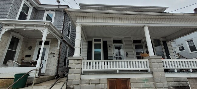 Building Photo - 84 E Franklin St