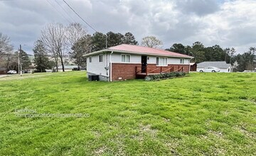 Building Photo - 129 Neal Dr