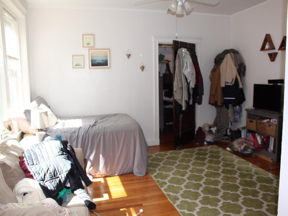 Primary Photo - 125 Peterborough St