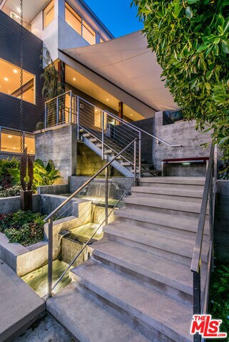 Building Photo - 2915 Tuna Canyon Rd