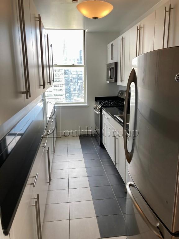 Building Photo - 3 bedroom in NEW YORK NY 10002
