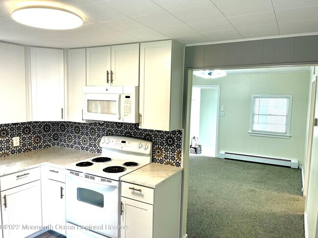 Building Photo - 1525 Caroline Ln