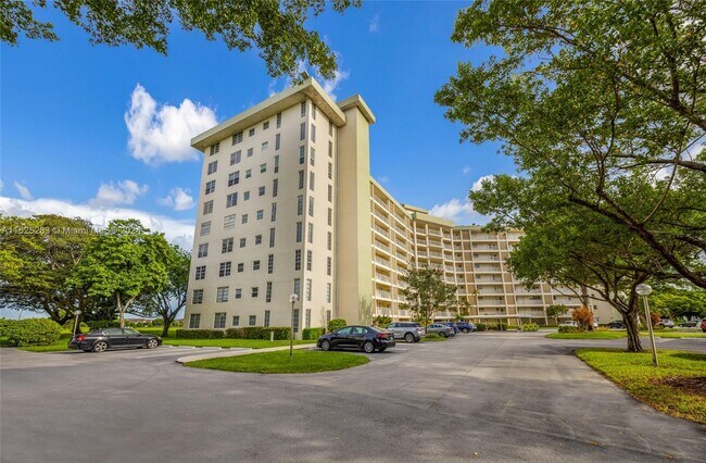 Foto del edificio - 3090 N Course Dr