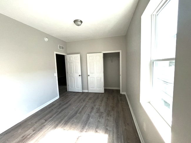 Building Photo - 17 W Main St