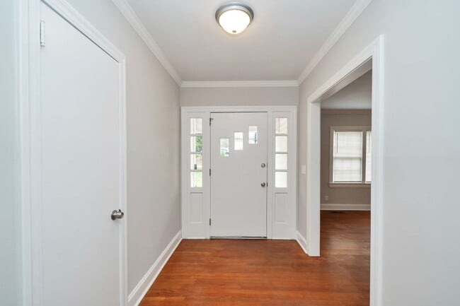 Building Photo - Beautifully Maintained 3/3 Home with Over ...