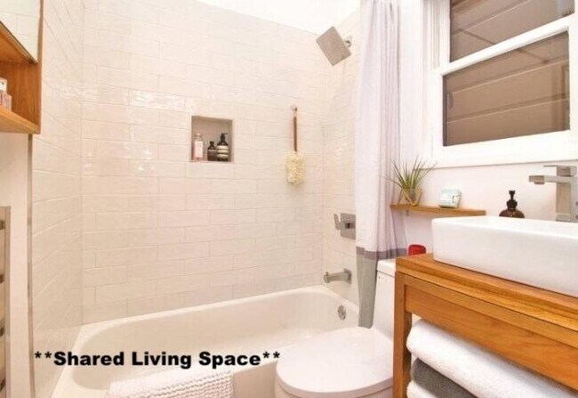 Foto del edificio - bedroom in Santa Monica CA 90404