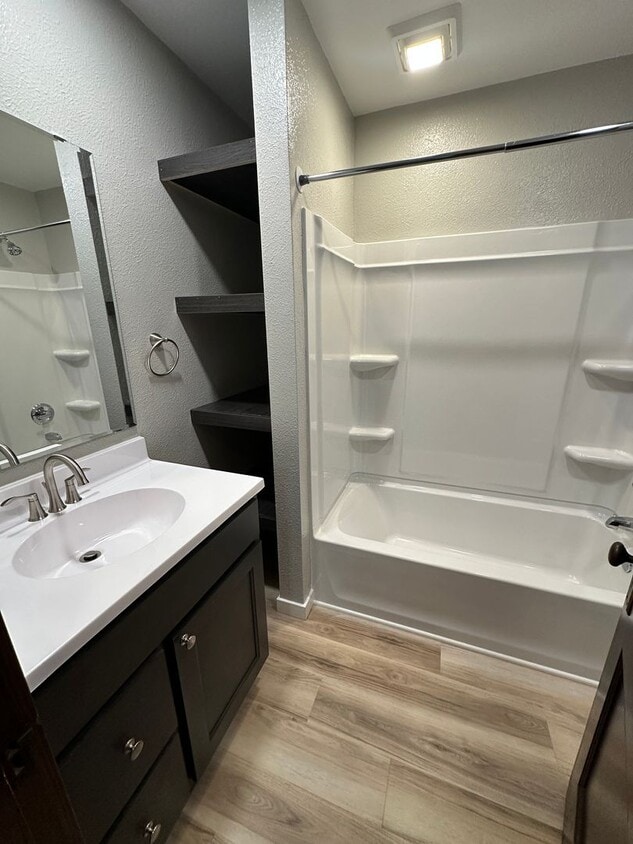 Building Photo - 2 Bedroom House - Goshen