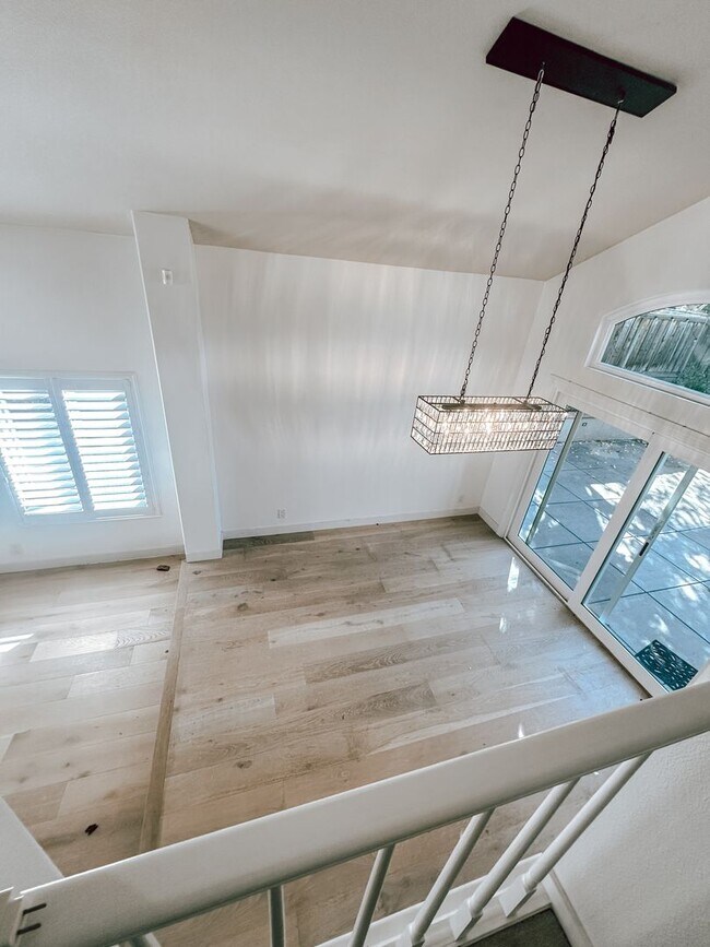 Building Photo - Gorgeous Home Available Now!