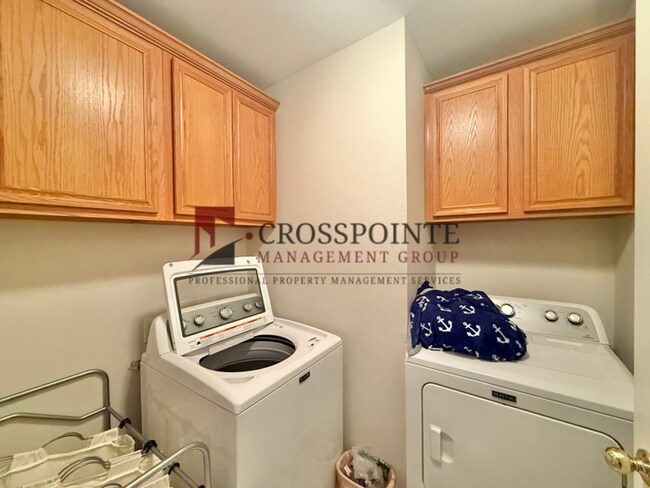 Foto del edificio - Coming Soon! 3 Bedroom 2 Bathroom Duplex in Flint!